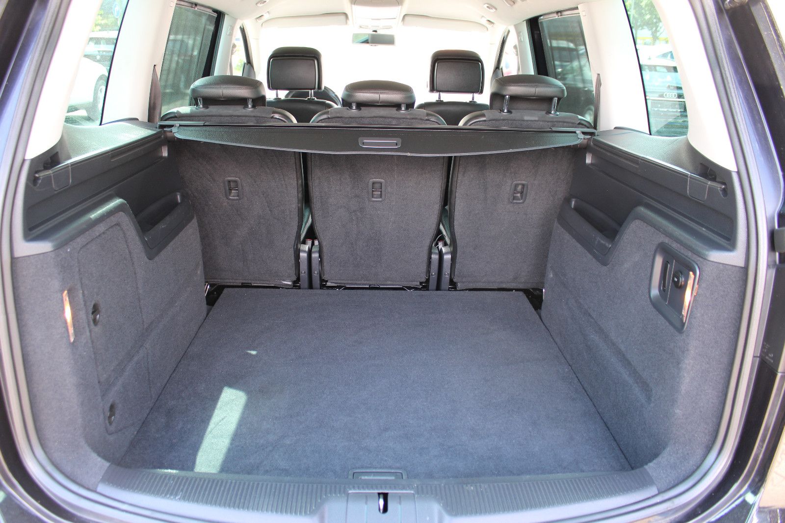 Fahrzeugabbildung Volkswagen Sharan 2.0 TDI DSG Navi,Xenon,Kamera,AHK,Leder