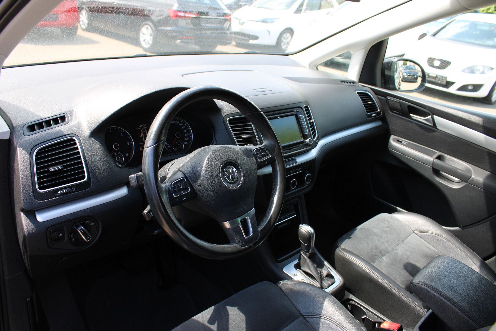 Fahrzeugabbildung Volkswagen Sharan 2.0 TDI DSG Navi,Xenon,Kamera,AHK,Leder