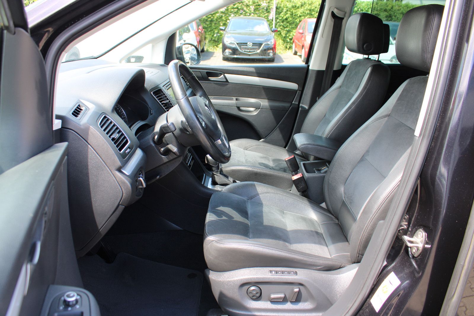 Fahrzeugabbildung Volkswagen Sharan 2.0 TDI DSG Navi,Xenon,Kamera,AHK,Leder