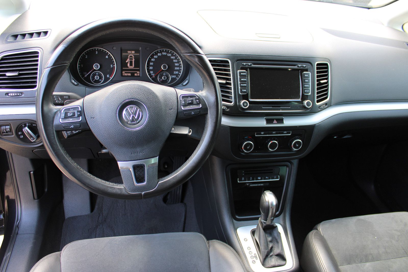 Fahrzeugabbildung Volkswagen Sharan 2.0 TDI DSG Navi,Xenon,Kamera,AHK,Leder