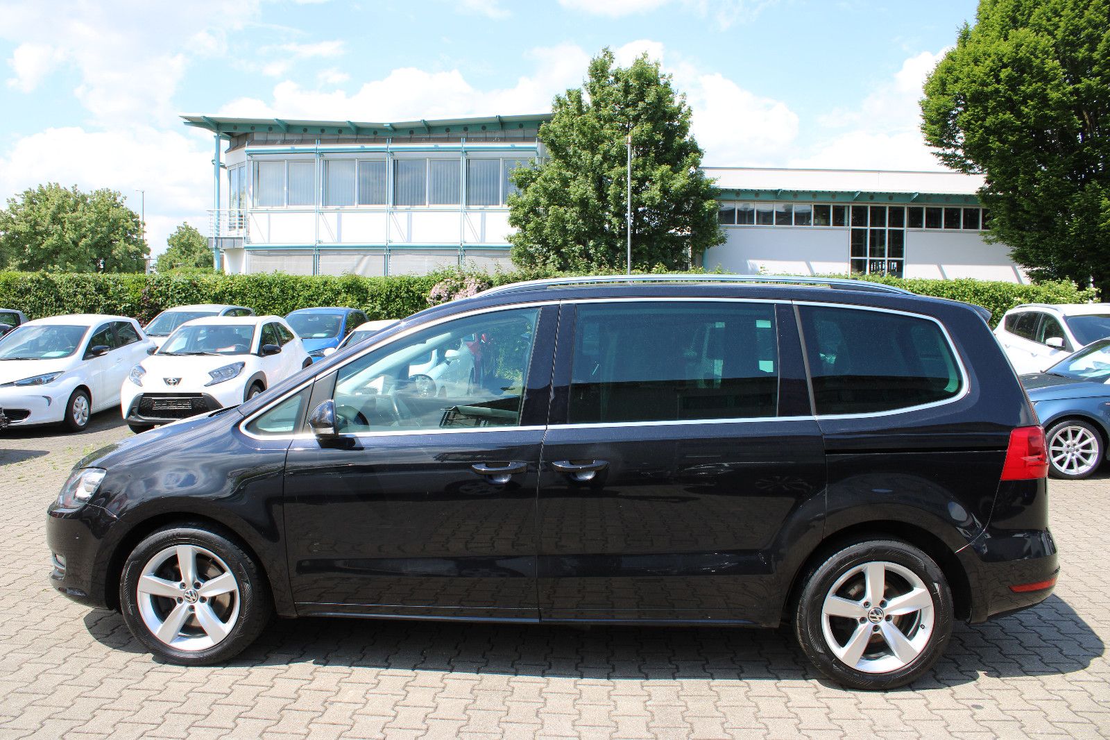 Fahrzeugabbildung Volkswagen Sharan 2.0 TDI DSG Navi,Xenon,Kamera,AHK,Leder