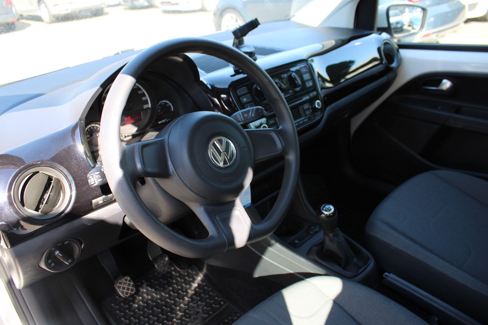 Fahrzeugabbildung Volkswagen up! 1.0 up! Klima,PDC,SHZ,Tempomat