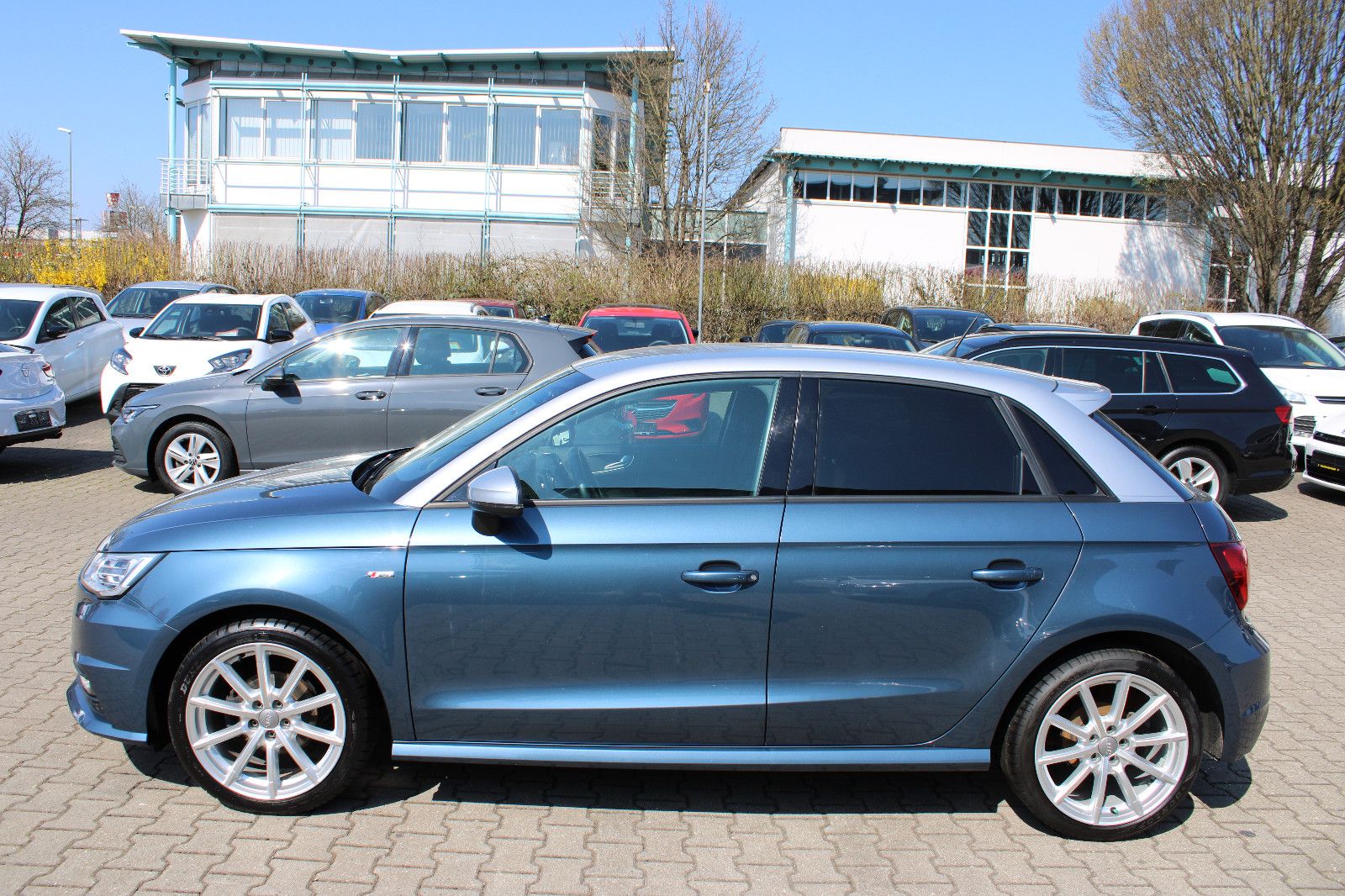 Fahrzeugabbildung Audi A1 1.0 TFSI ultra S tronic S-line Sportback