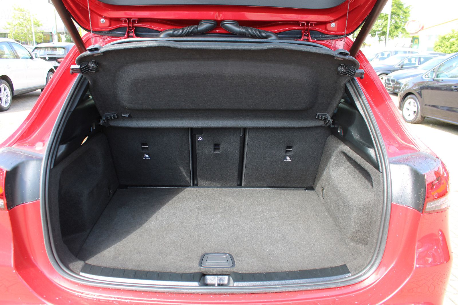 Fahrzeugabbildung Mercedes-Benz GLA 220 d 4MATIC DCT Head-Up,Navi,Leder,SHZ