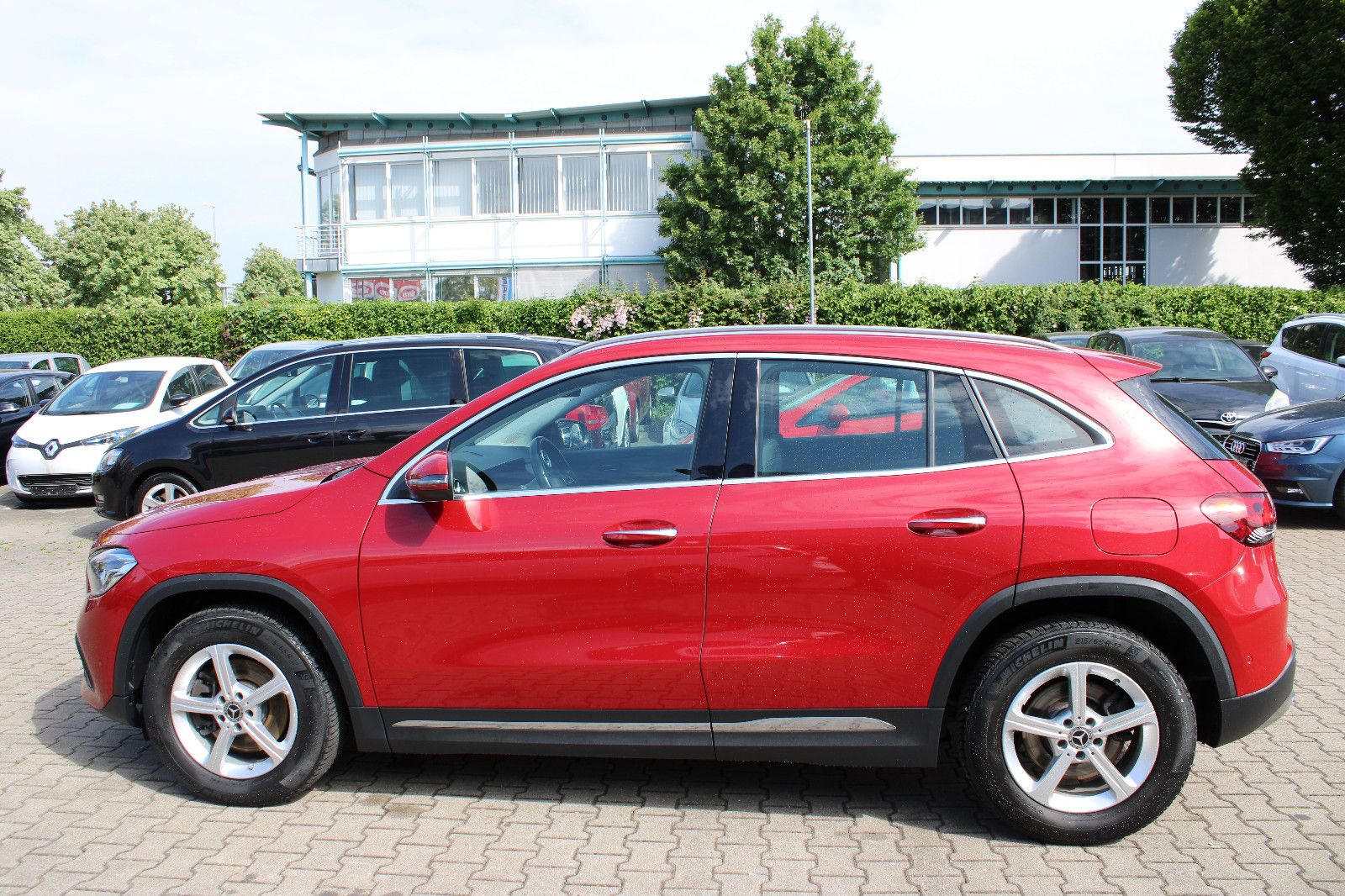 Fahrzeugabbildung Mercedes-Benz GLA 220 d 4MATIC DCT Head-Up,Navi,Leder,SHZ