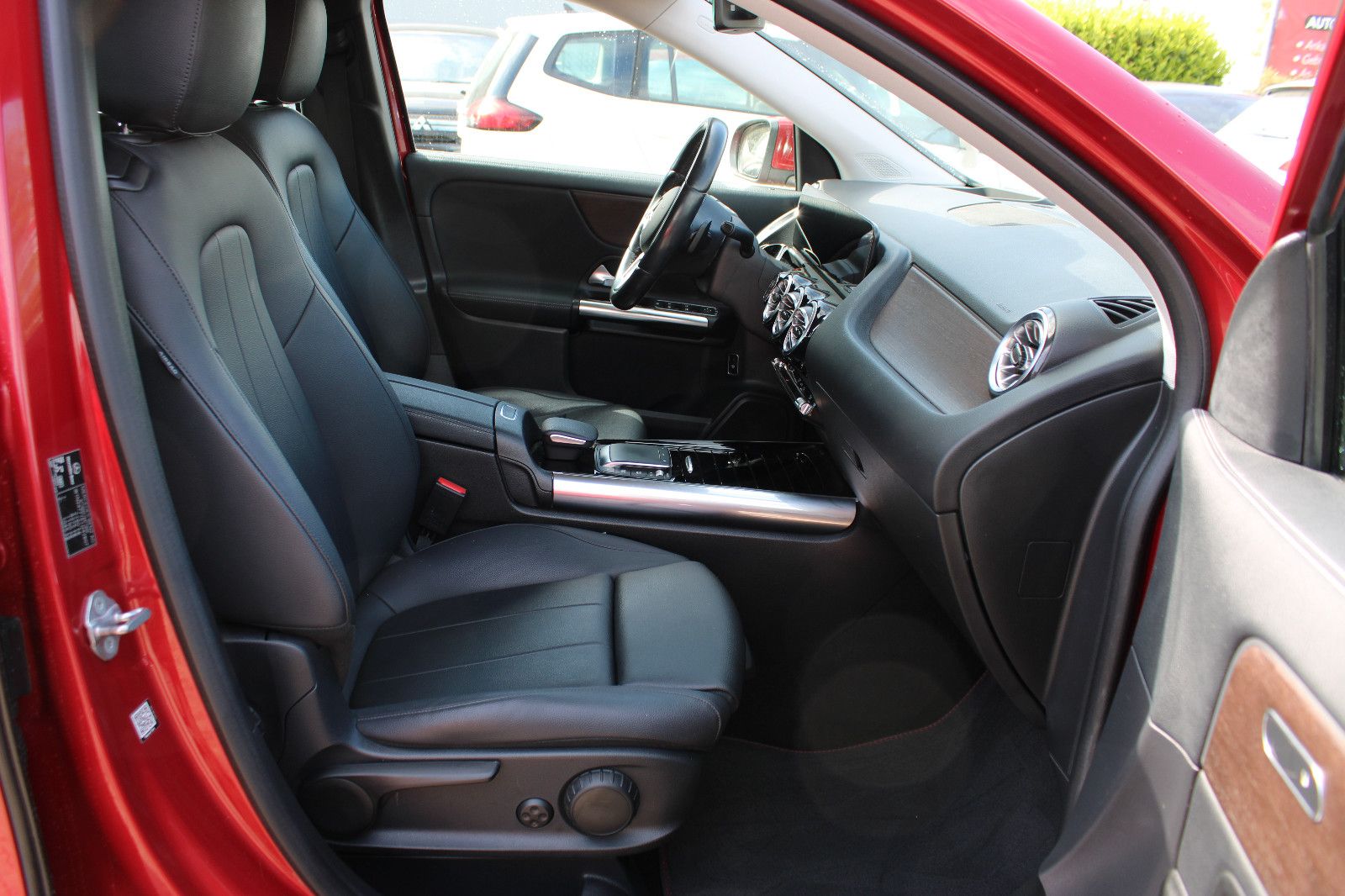 Fahrzeugabbildung Mercedes-Benz GLA 220 d 4MATIC DCT Head-Up,Navi,Leder,SHZ