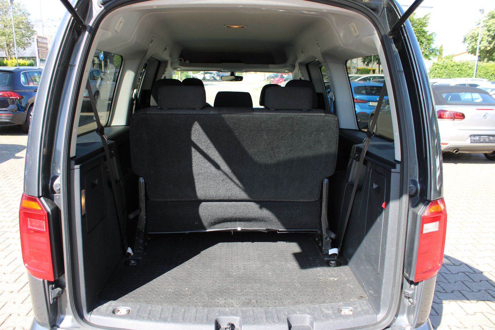Fahrzeugabbildung Volkswagen Caddy 1,4TGI Maxi 7.Sitzer Navi,Kamera,SHZ,Klima