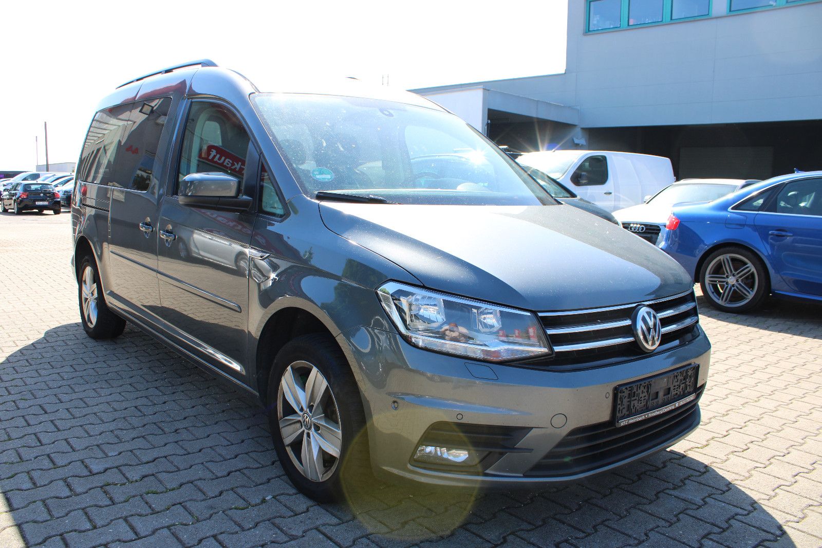 Fahrzeugabbildung Volkswagen Caddy 1,4TGI Maxi 7.Sitzer Navi,Kamera,SHZ,Klima