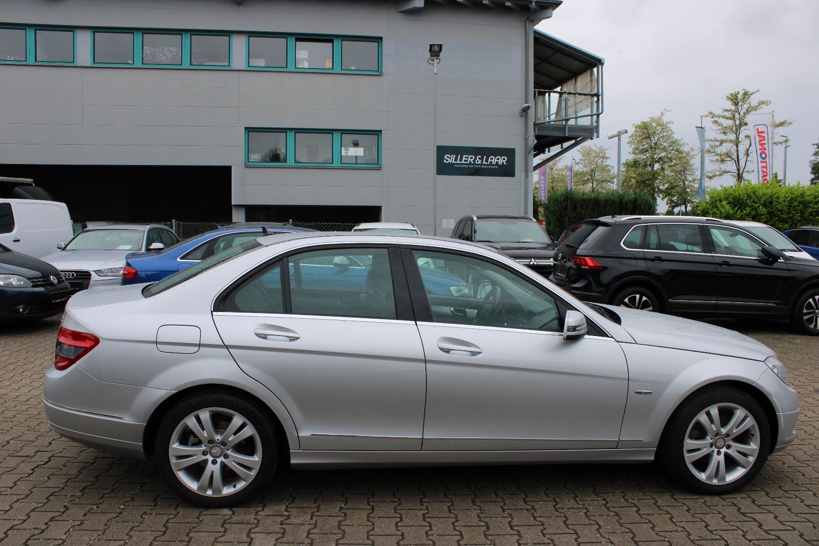 Fahrzeugabbildung Mercedes-Benz C 180 Kompressor Autom. Navi,SHZ,Leder,Bluetoo
