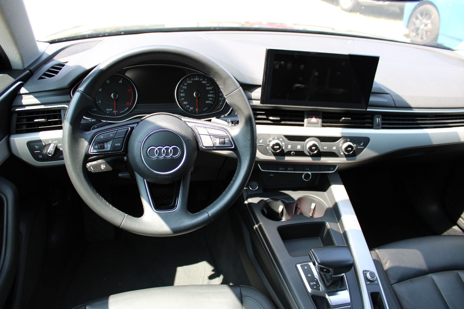 Fahrzeugabbildung Audi A4 30 TDI S tronic Avant Navi,Leder,LED,PDC