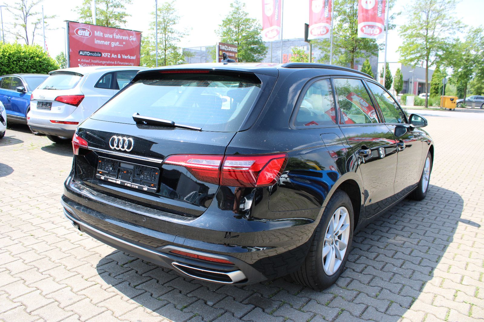 Fahrzeugabbildung Audi A4 30 TDI S tronic Avant Navi,Leder,LED,PDC