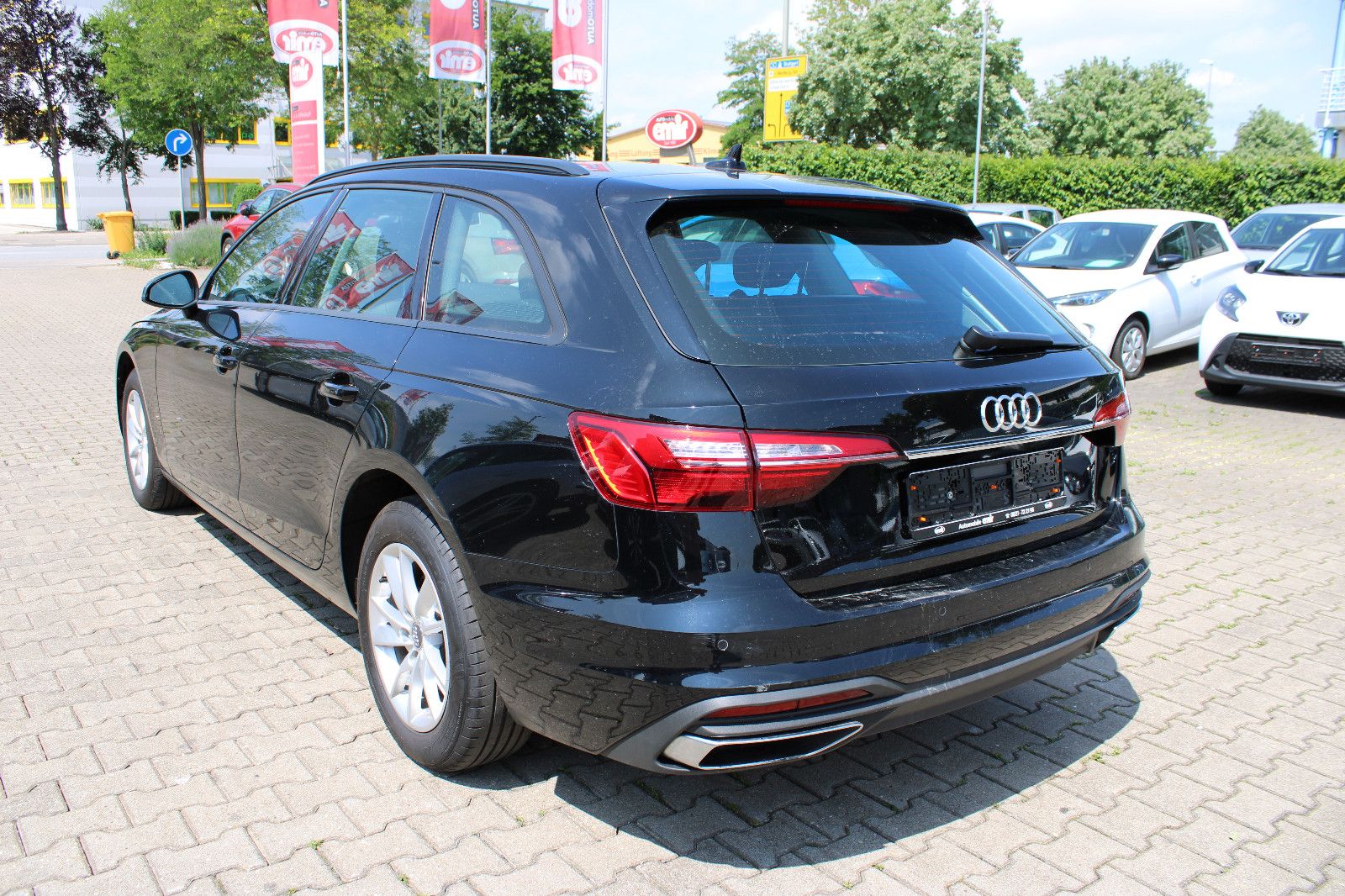Fahrzeugabbildung Audi A4 30 TDI S tronic Avant Navi,Leder,LED,PDC