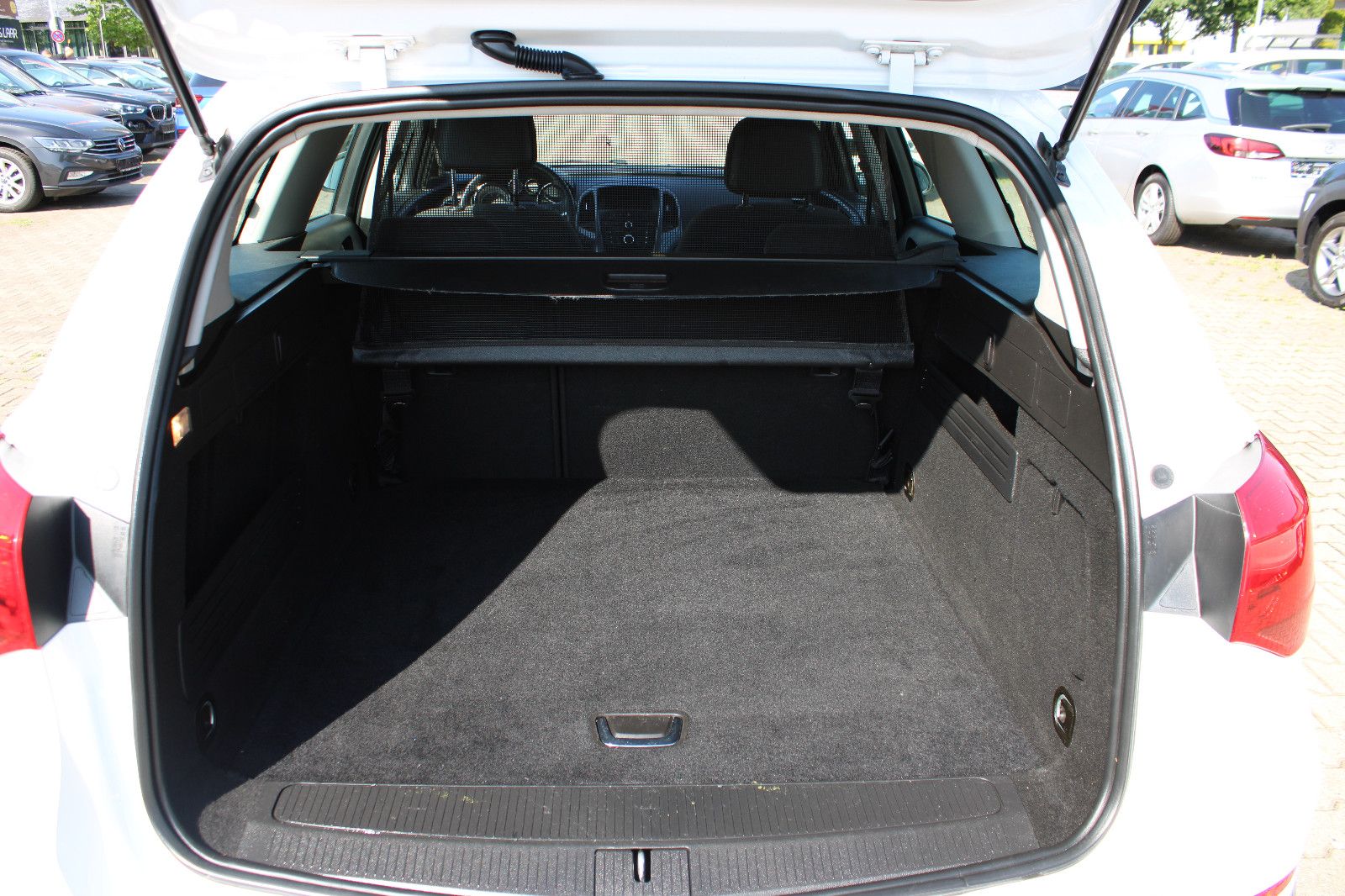 Fahrzeugabbildung Opel Astra Sp. T. 1.6 CDTI Navi,SHZ,PDC,Klima 1.Hand