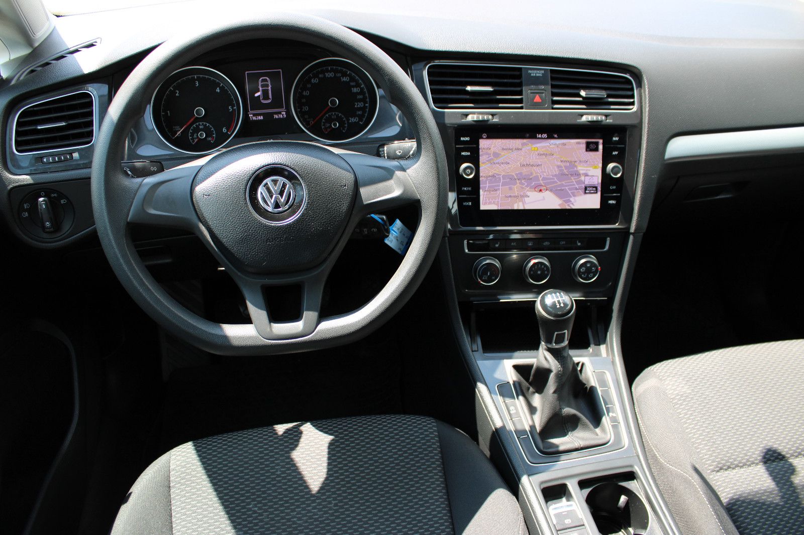 Fahrzeugabbildung Volkswagen Golf 1.6 TDI Klima,PDC,SHZ,Navi
