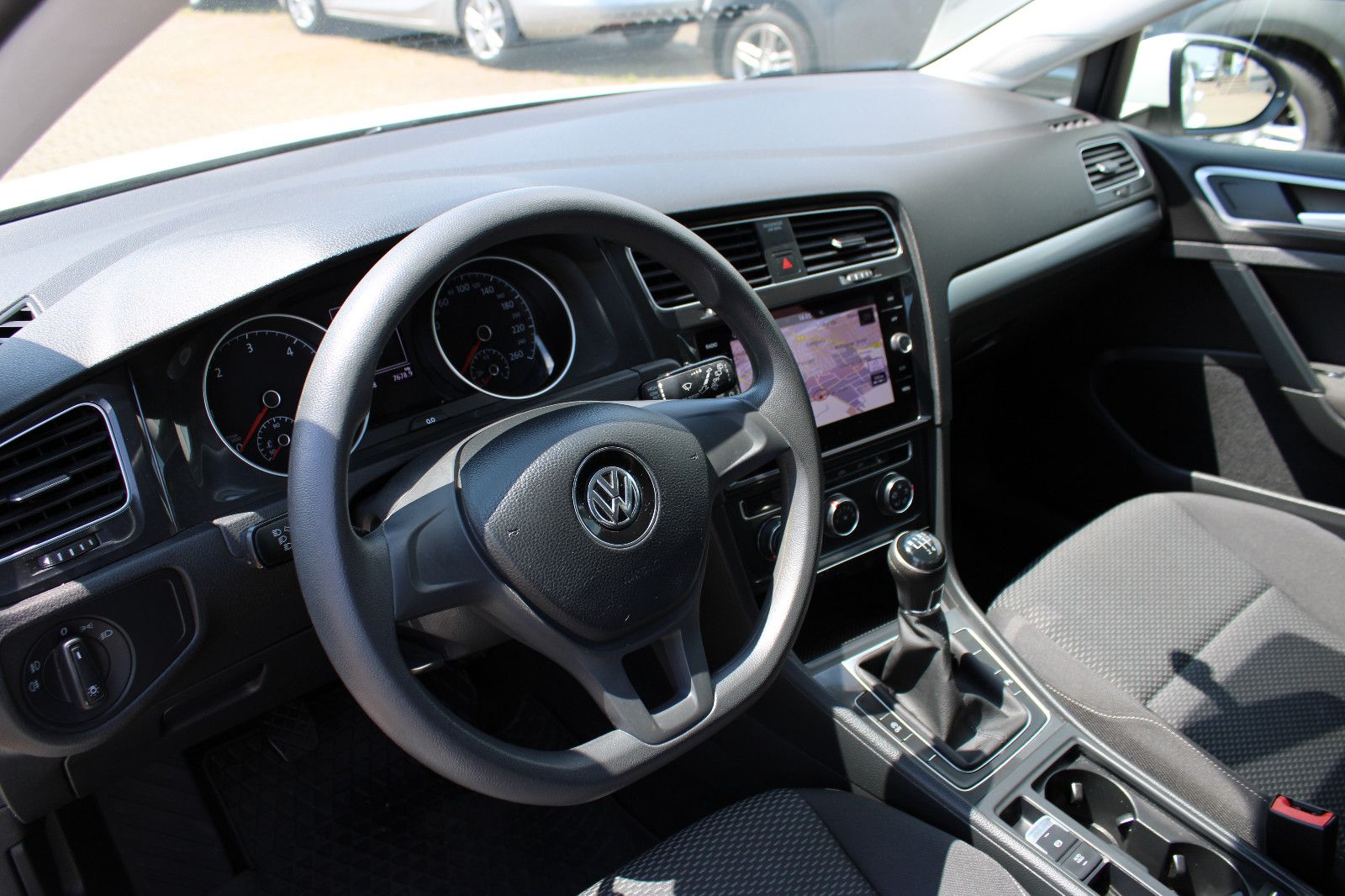 Fahrzeugabbildung Volkswagen Golf 1.6 TDI Klima,PDC,SHZ,Navi