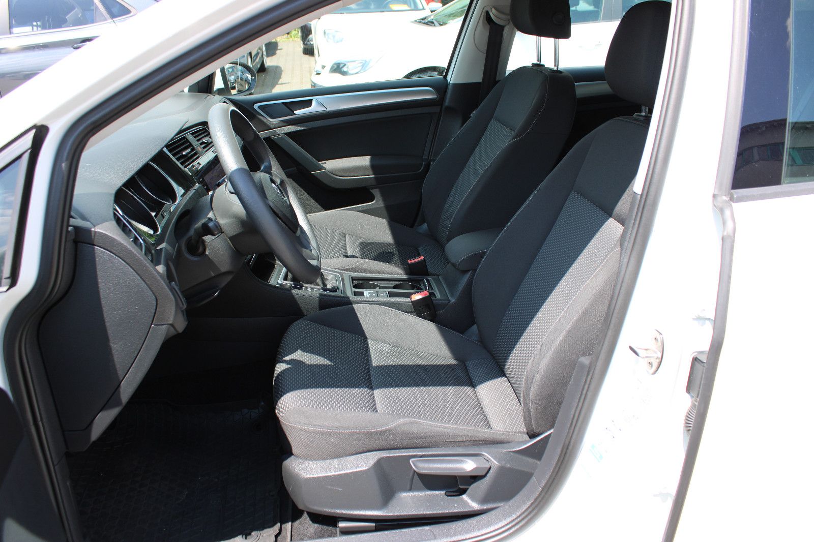 Fahrzeugabbildung Volkswagen Golf 1.6 TDI Klima,PDC,SHZ,Navi