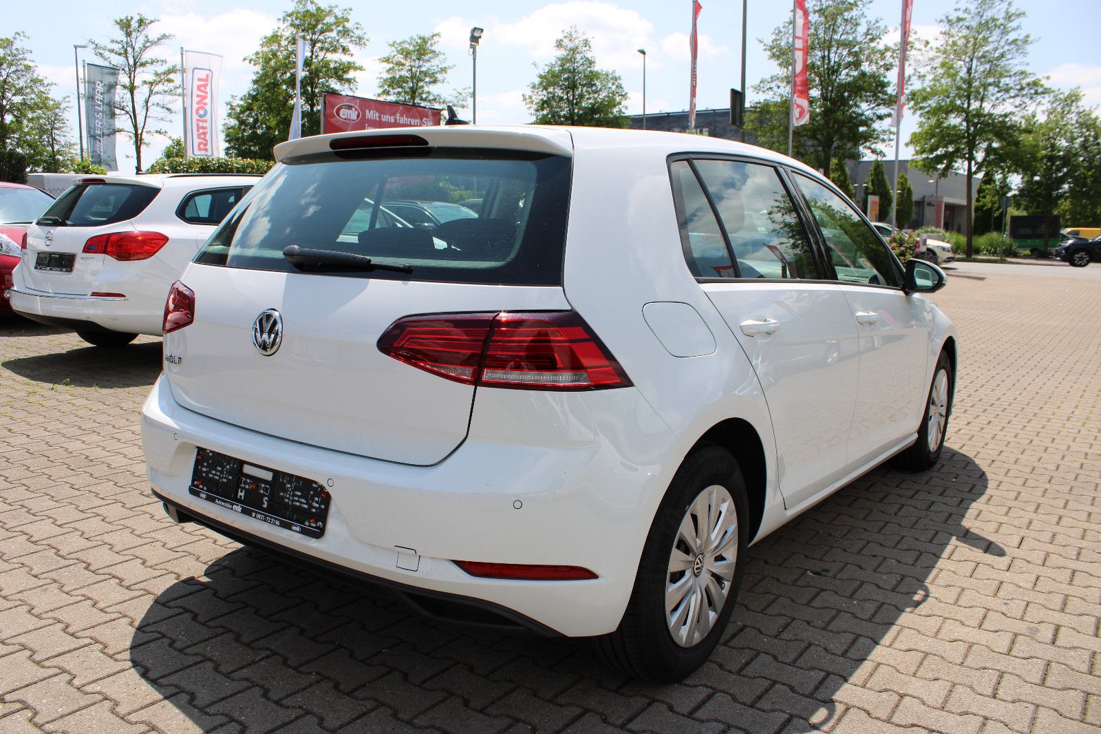 Fahrzeugabbildung Volkswagen Golf 1.6 TDI Klima,PDC,SHZ,Navi