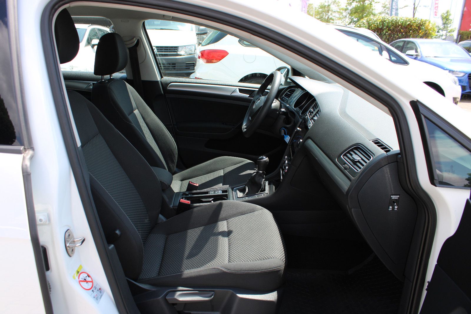 Fahrzeugabbildung Volkswagen Golf 1.6 TDI Klima,PDC,SHZ,Navi