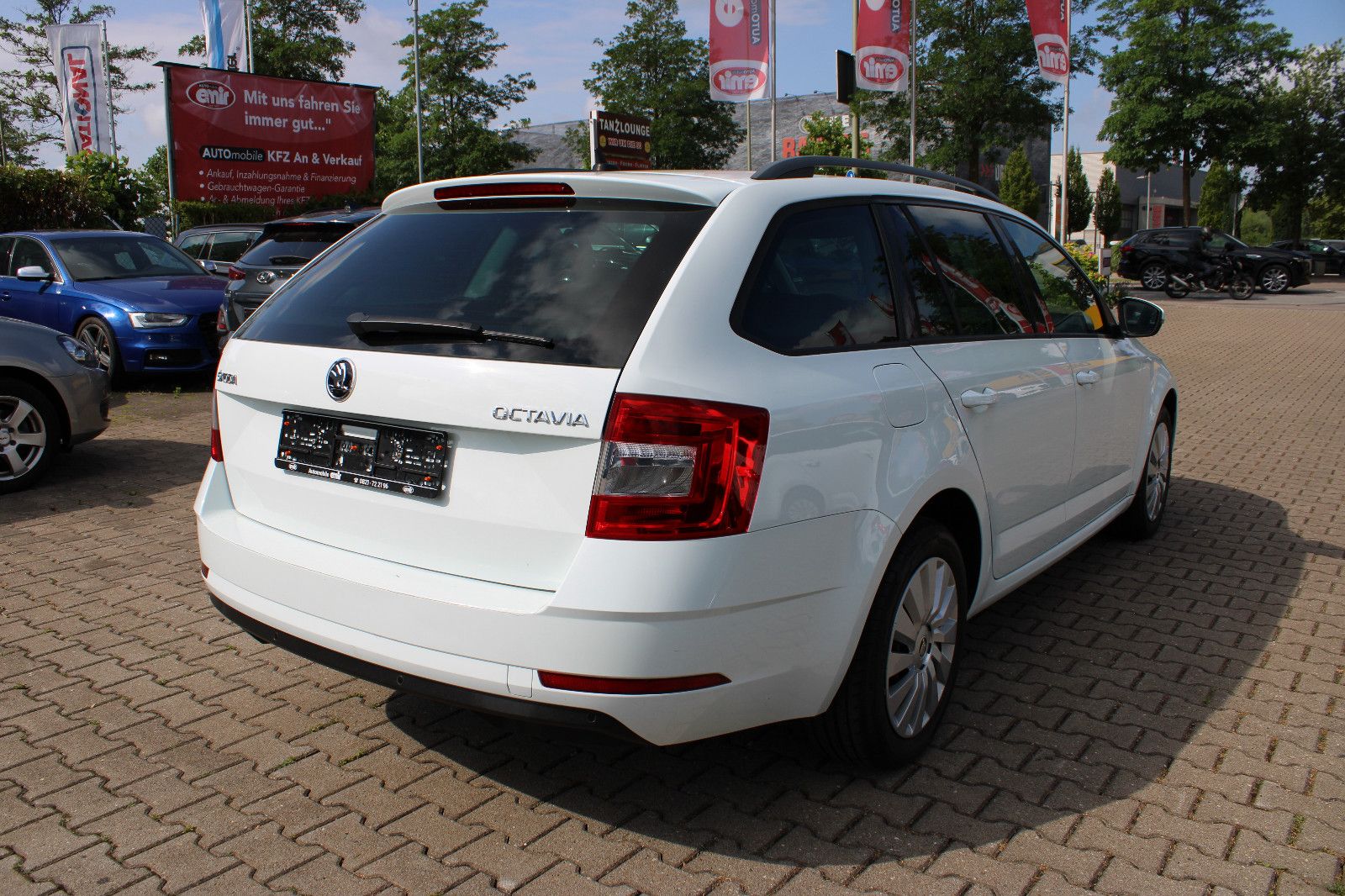 Fahrzeugabbildung SKODA Octavia 1.6 TDI DSG Combi Navi,PDC,SHZ,LED,Apple
