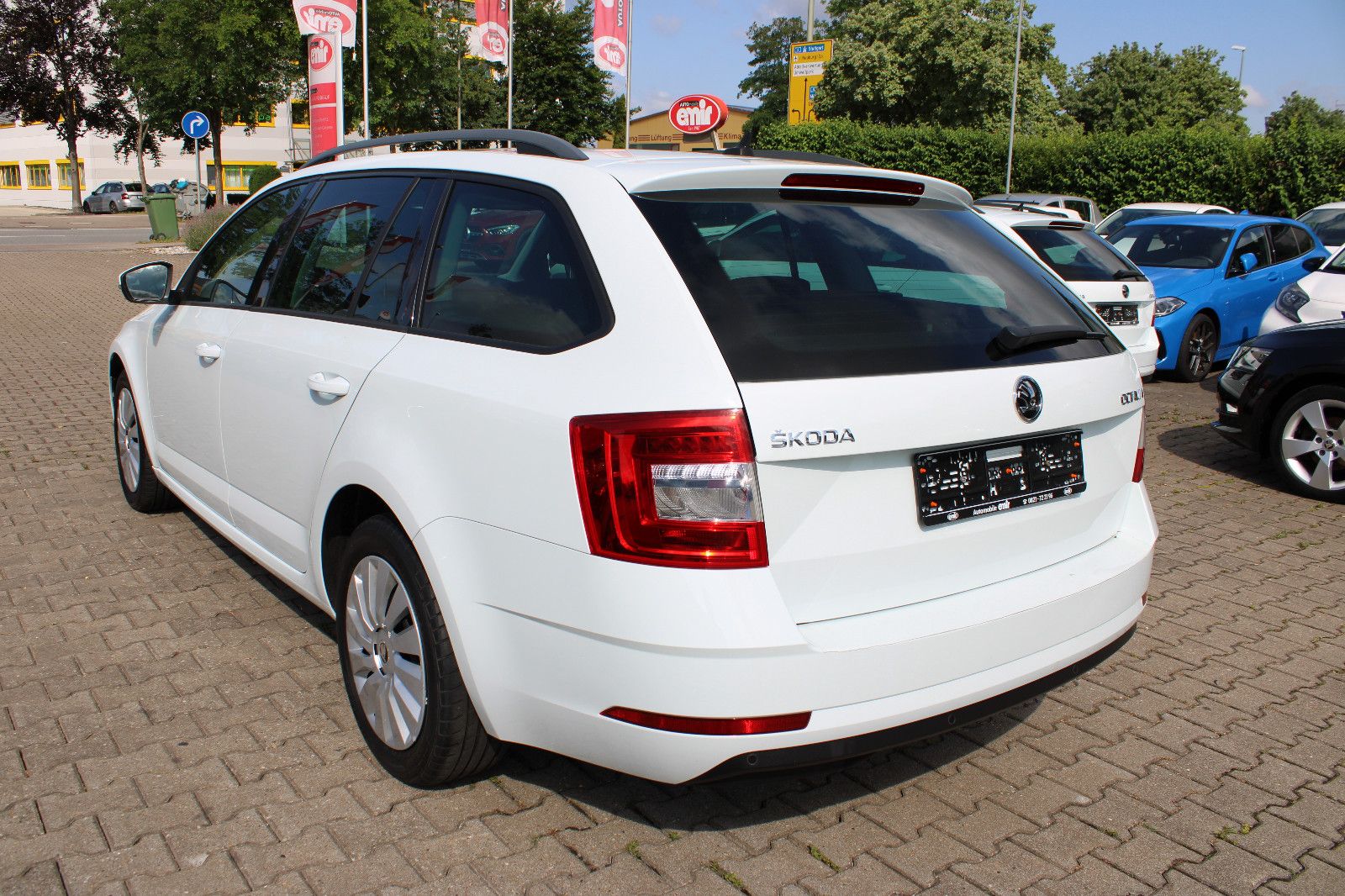Fahrzeugabbildung SKODA Octavia 1.6 TDI DSG Combi Navi,PDC,SHZ,LED,Apple