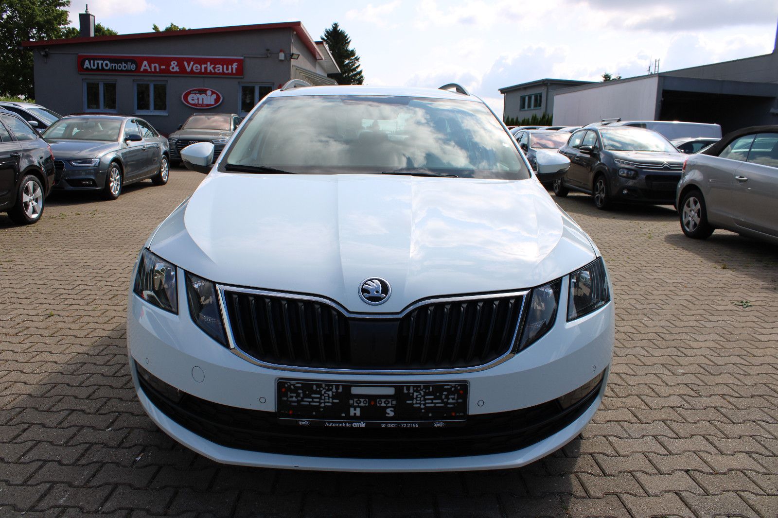 Fahrzeugabbildung SKODA Octavia 1.6 TDI DSG Combi Navi,PDC,SHZ,LED,Apple