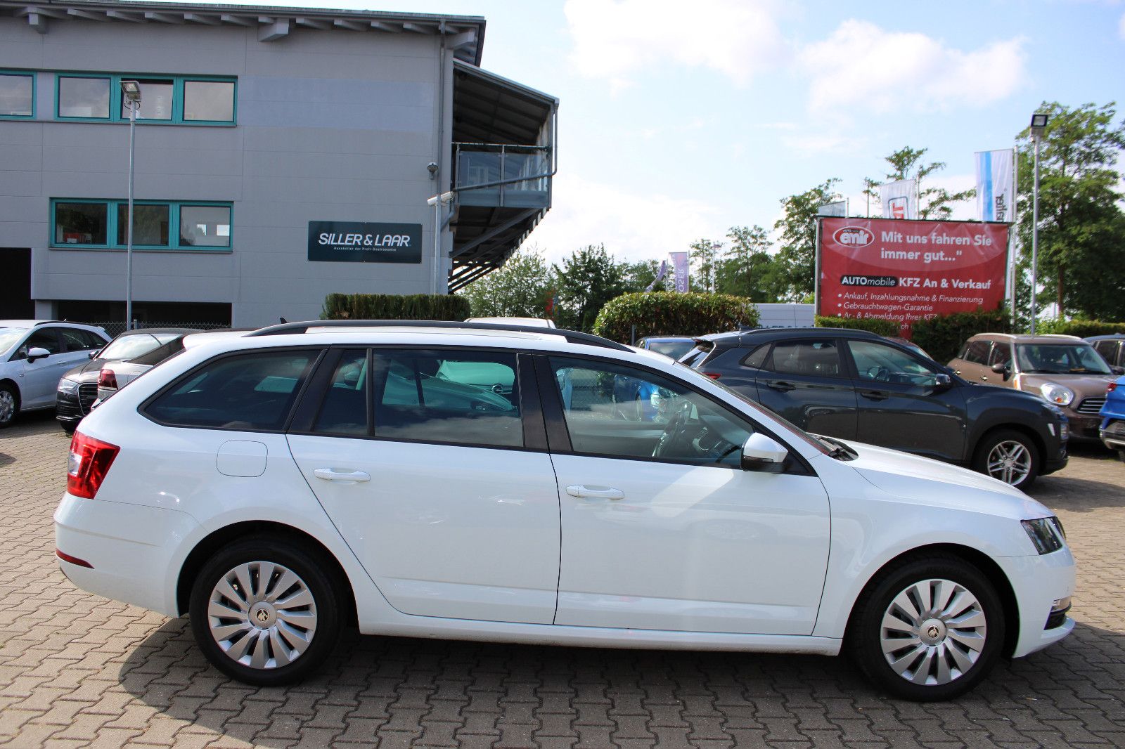 Fahrzeugabbildung SKODA Octavia 1.6 TDI DSG Combi Navi,PDC,SHZ,LED,Apple