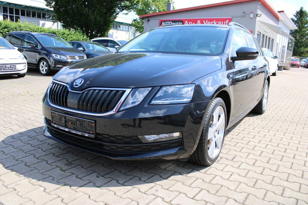 SKODA Octavia 1.6 TDI CLEVER Combi Navi,AHK,SHZ,LED