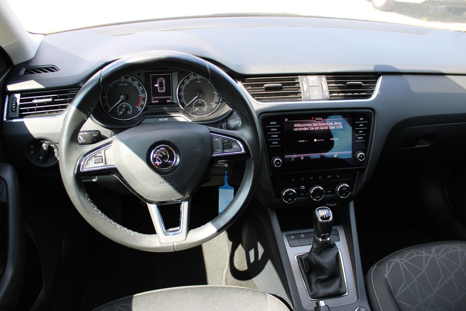 Fahrzeugabbildung SKODA Octavia 1.6 TDI CLEVER Combi Navi,AHK,SHZ,LED