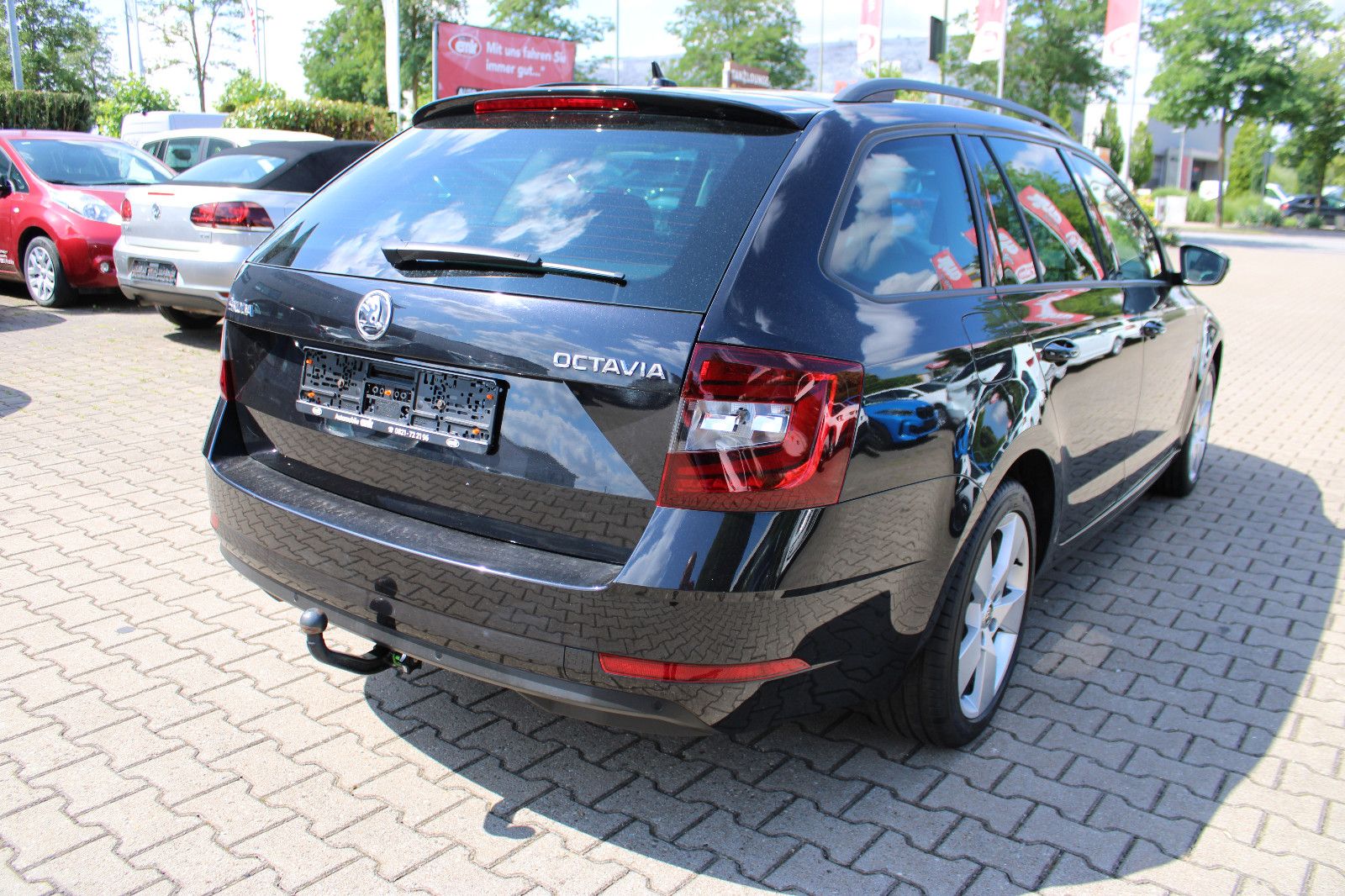 Fahrzeugabbildung SKODA Octavia 1.6 TDI CLEVER Combi Navi,AHK,SHZ,LED