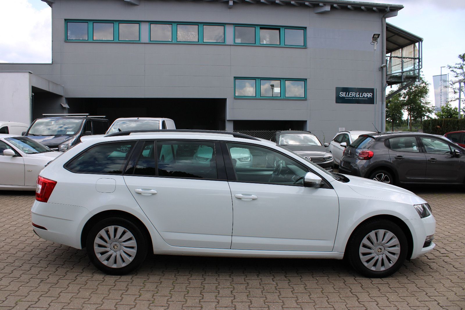 Fahrzeugabbildung SKODA Octavia 1.6 TDI DSG Combi Navi,SHZ,Standheizung