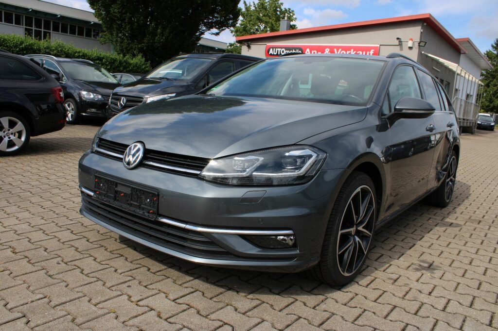 Volkswagen Golf 2.0 TDI DSG Variant Panorama,LED,SHZ,AHK,PD