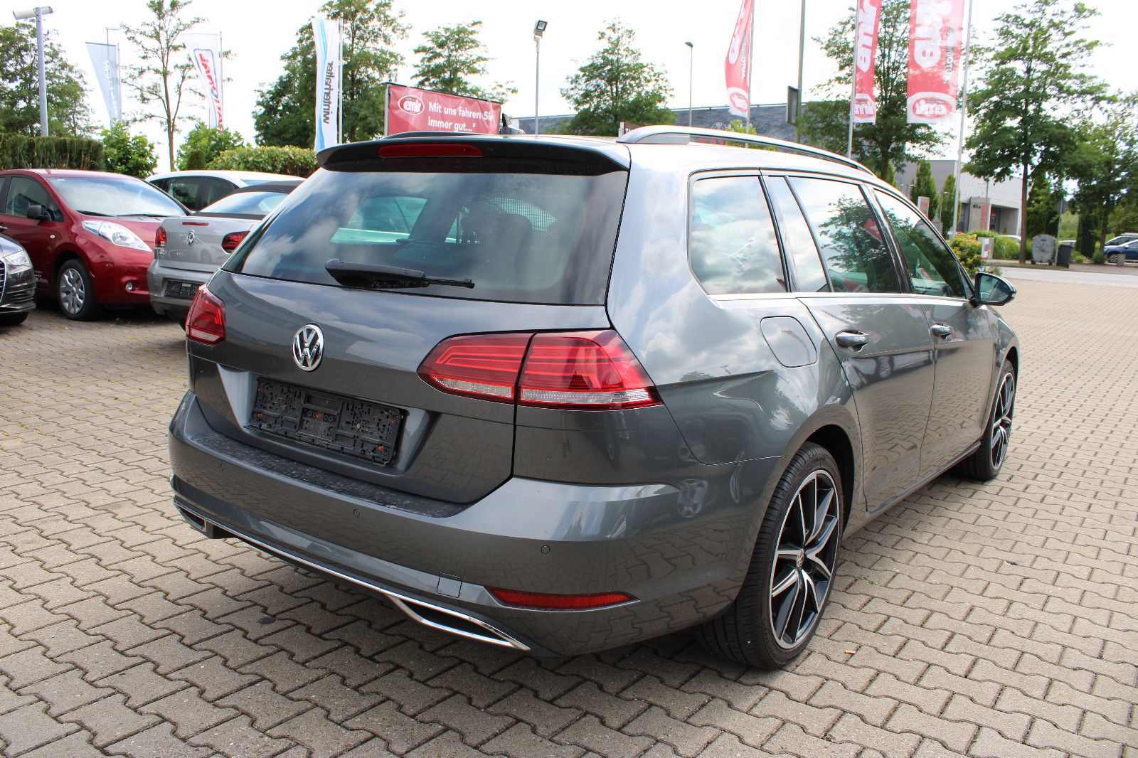 Fahrzeugabbildung Volkswagen Golf 2.0 TDI DSG Variant Panorama,LED,SHZ,AHK,PD