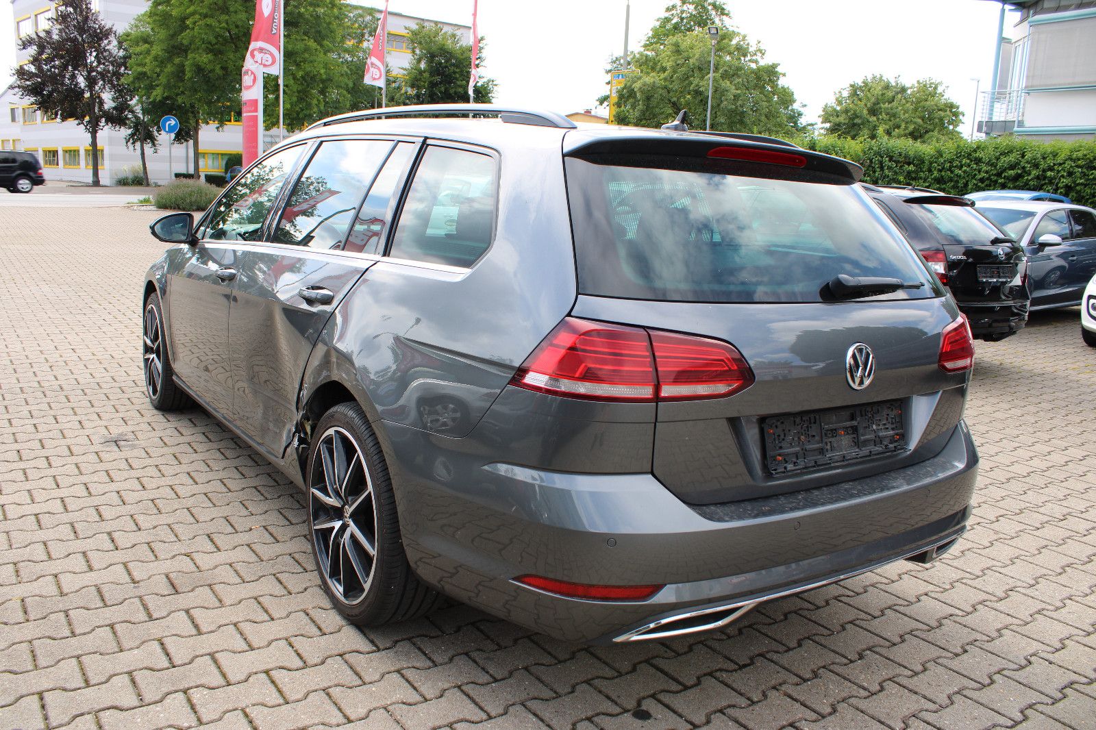 Fahrzeugabbildung Volkswagen Golf 2.0 TDI DSG Variant Panorama,LED,SHZ,AHK,PD