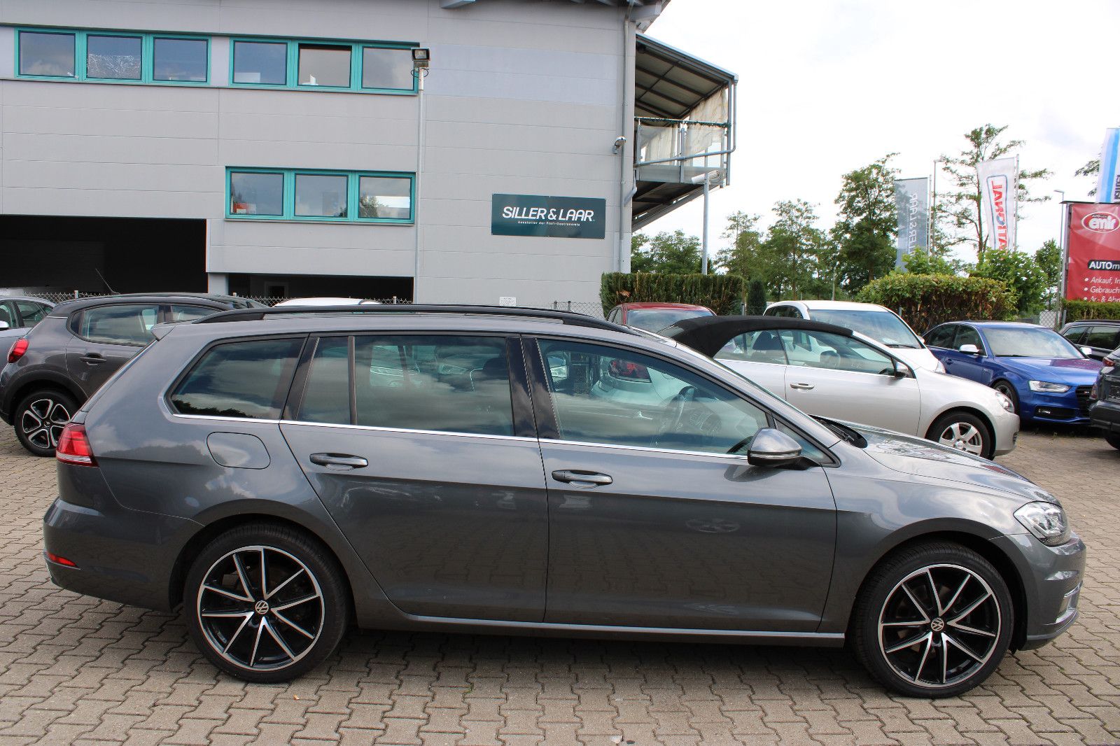 Fahrzeugabbildung Volkswagen Golf 2.0 TDI DSG Variant Panorama,LED,SHZ,AHK,PD