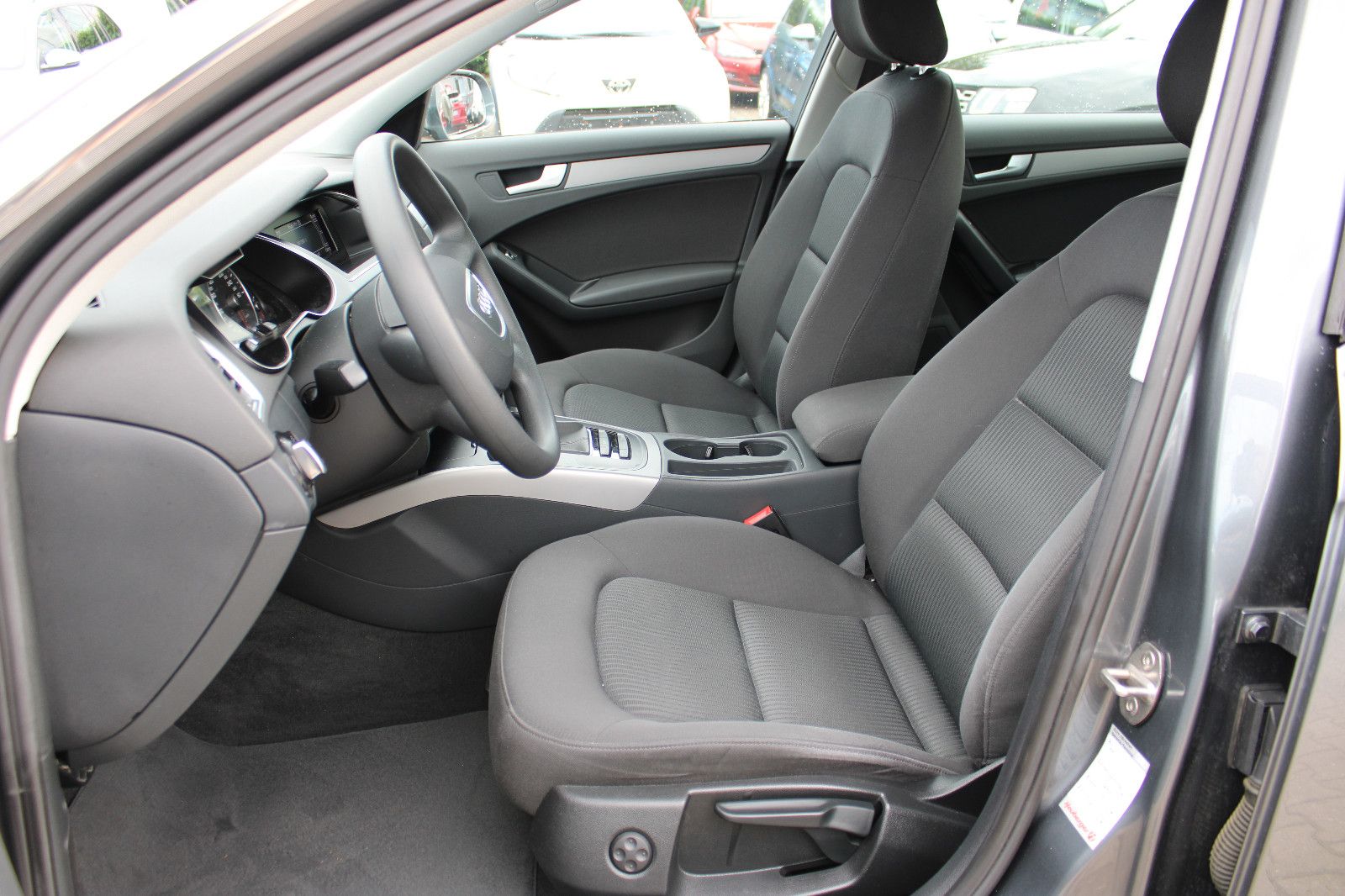 Fahrzeugabbildung Audi A4 1.8 TFSI Lim. Klimaautom. PDC,LED,SHZ,Xenon