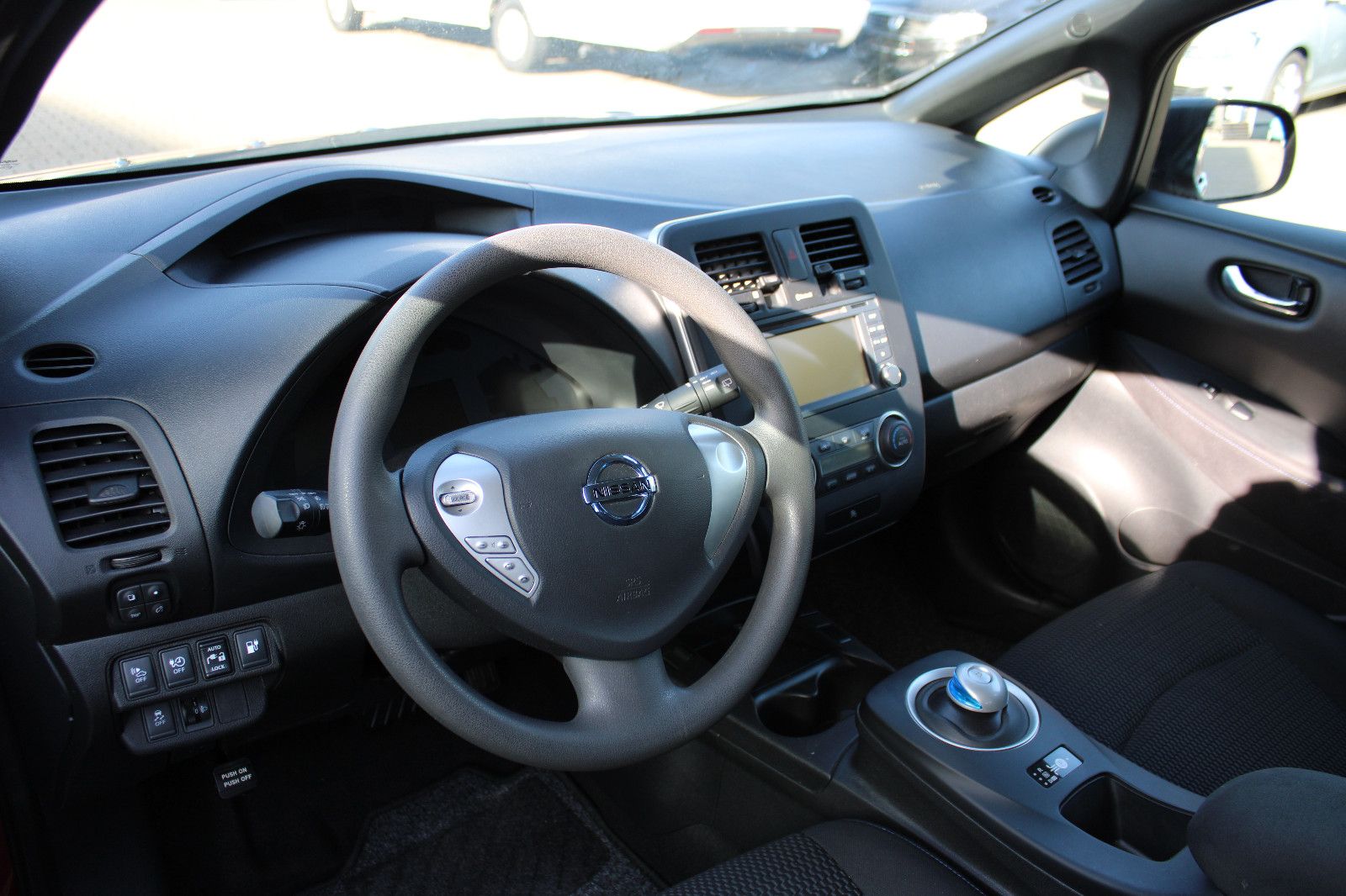 Fahrzeugabbildung Nissan Leaf Navi,Kamera 1.Hand  24kWh Battery