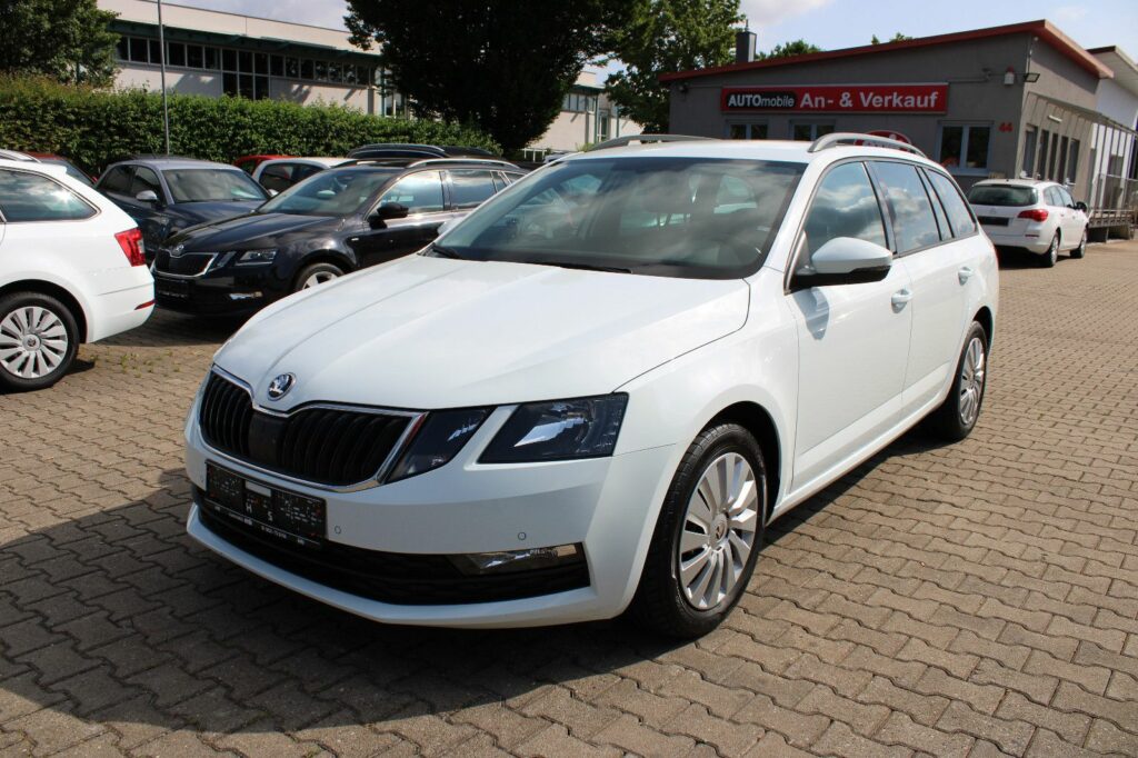SKODA Octavia 1.6 TDI DSG Combi Navi,PDC,SHZ,LED,Apple