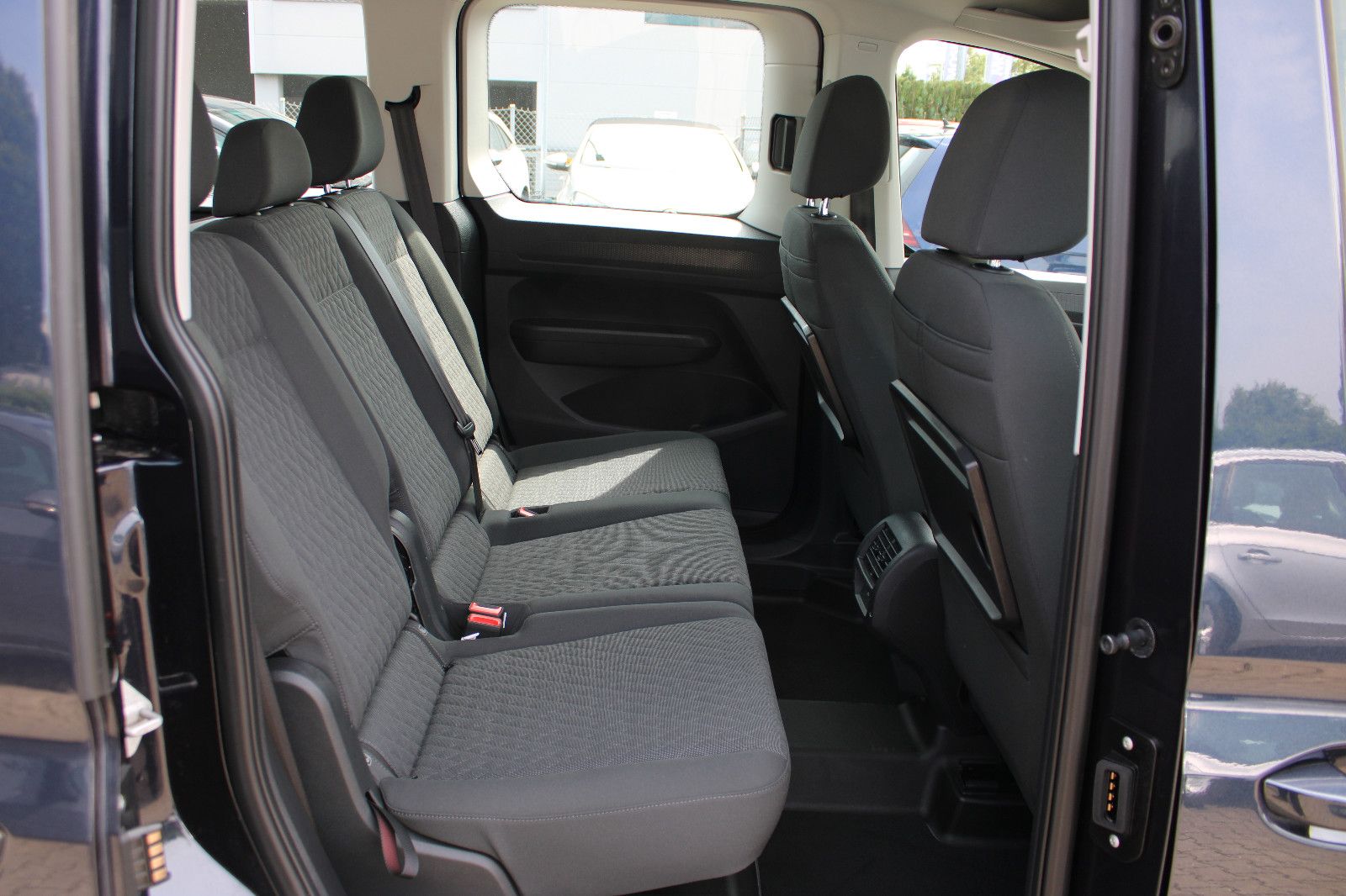 Fahrzeugabbildung Volkswagen Caddy 2,0TDI PDC,LED,Apple,MFL,Alu