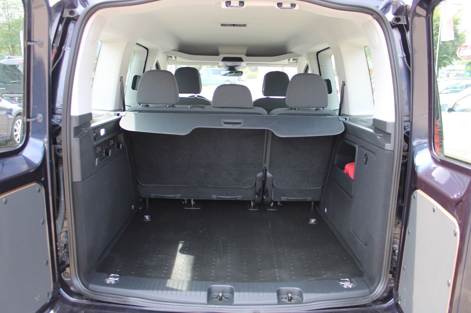 Fahrzeugabbildung Volkswagen Caddy 2,0TDI PDC,LED,Apple,MFL,Alu