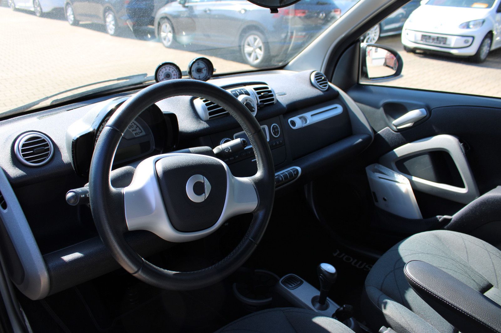 Fahrzeugabbildung Smart ForTwo coupé 1.0 passion Panorama,Klima,SHZ