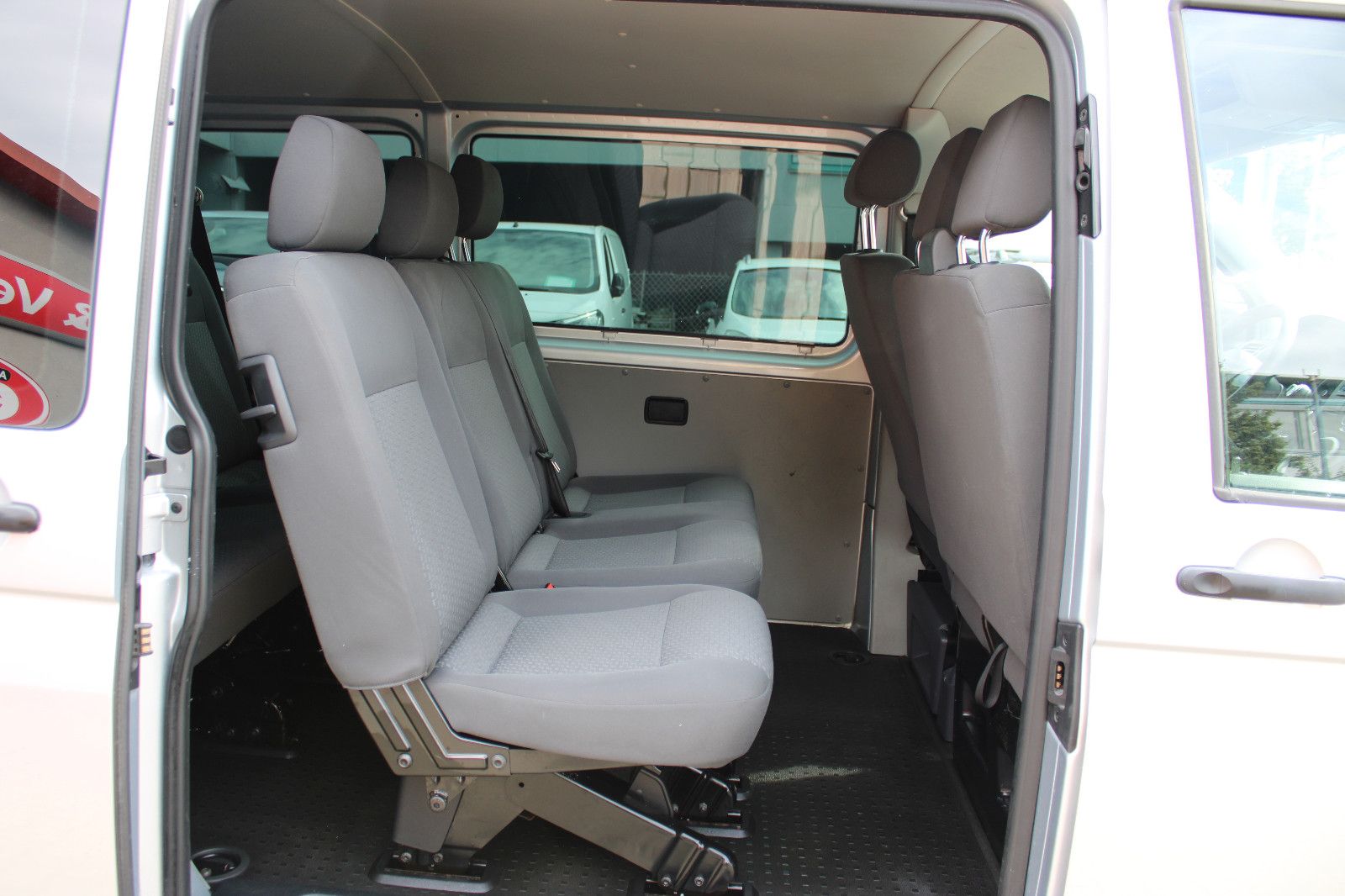 Fahrzeugabbildung Volkswagen T5 Transporter 9.Sitzer Lang 2.0TDI Klima