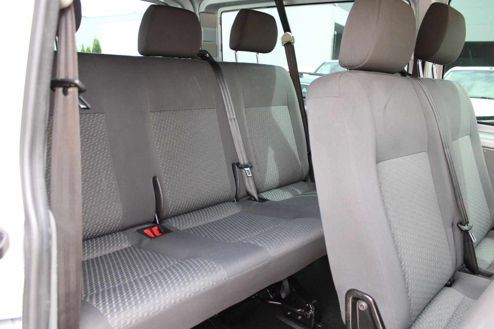 Fahrzeugabbildung Volkswagen T5 Transporter 9.Sitzer Lang 2.0TDI Klima