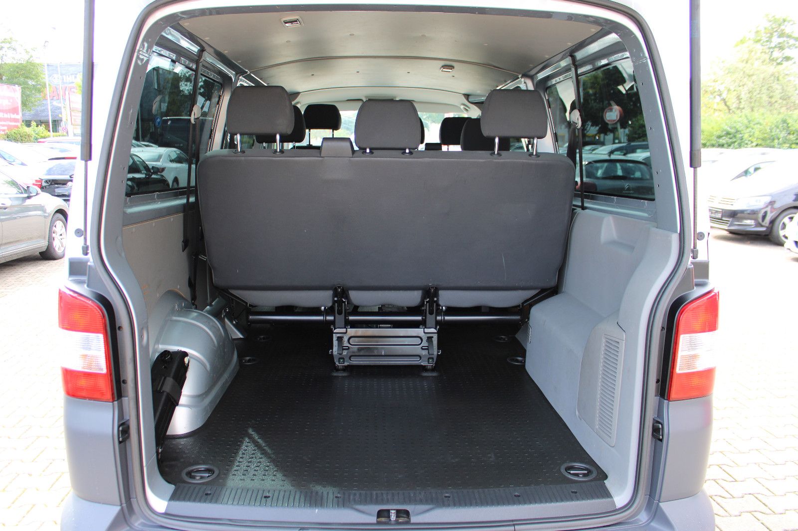 Fahrzeugabbildung Volkswagen T5 Transporter 9.Sitzer Lang 2.0TDI Klima