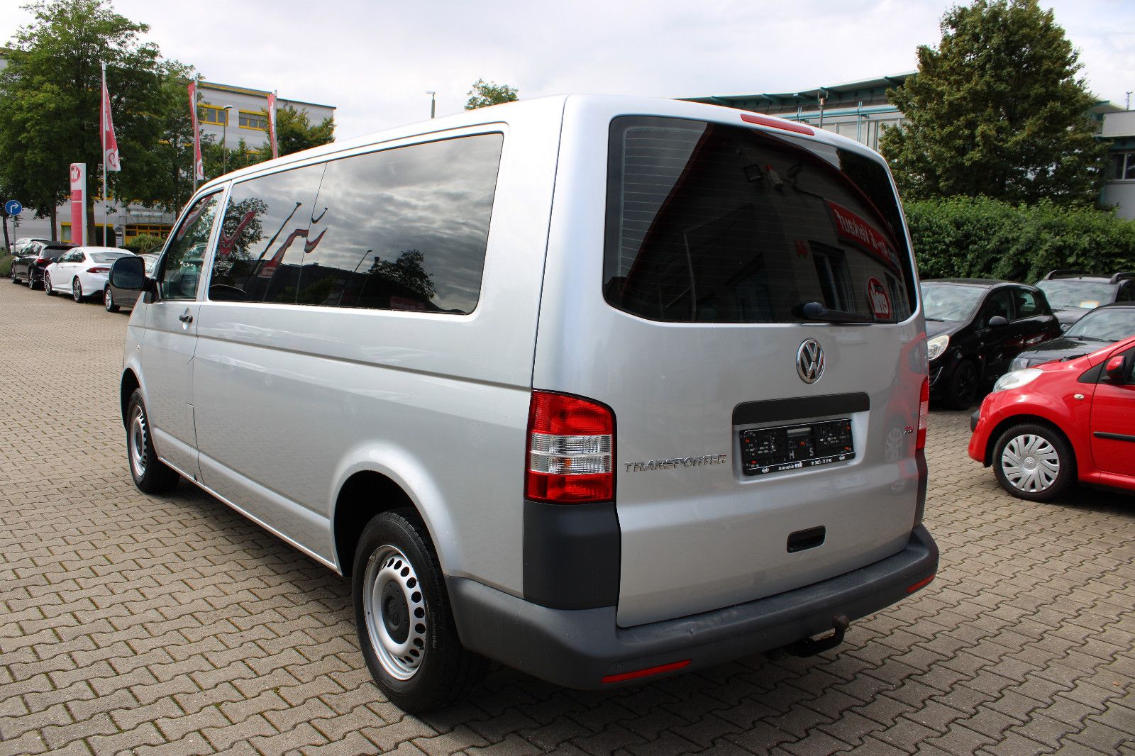 Fahrzeugabbildung Volkswagen T5 Transporter 9.Sitzer Lang 2.0TDI Klima