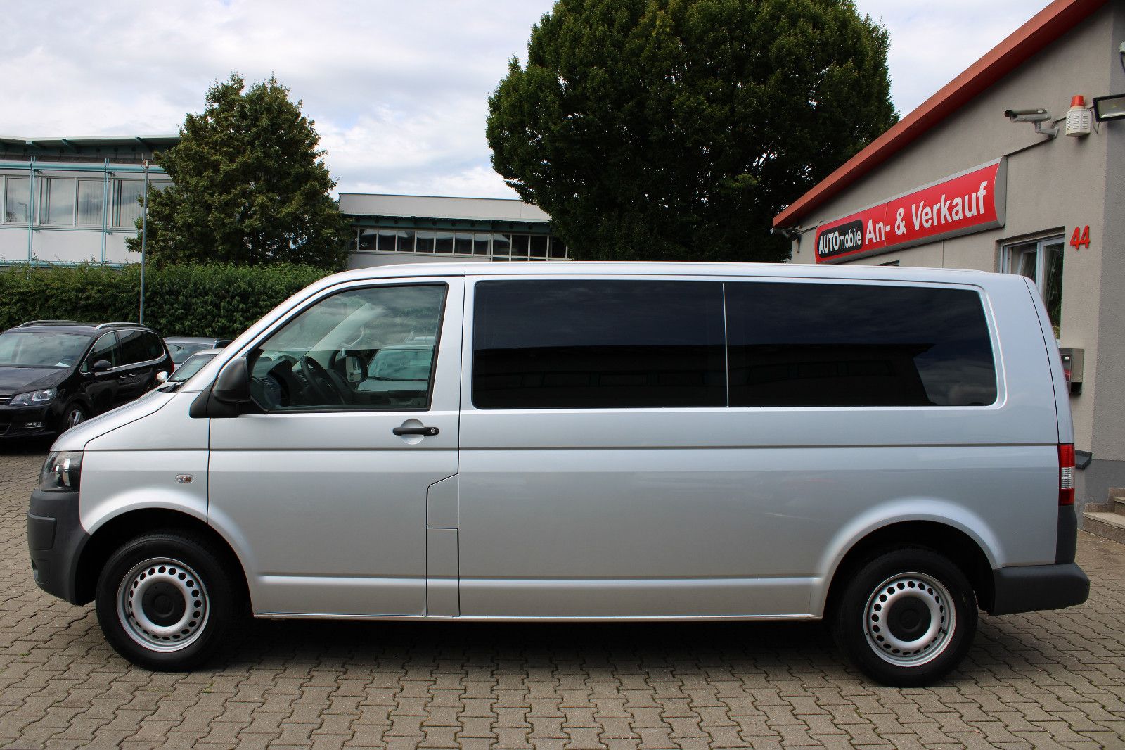 Fahrzeugabbildung Volkswagen T5 Transporter 9.Sitzer Lang 2.0TDI Klima