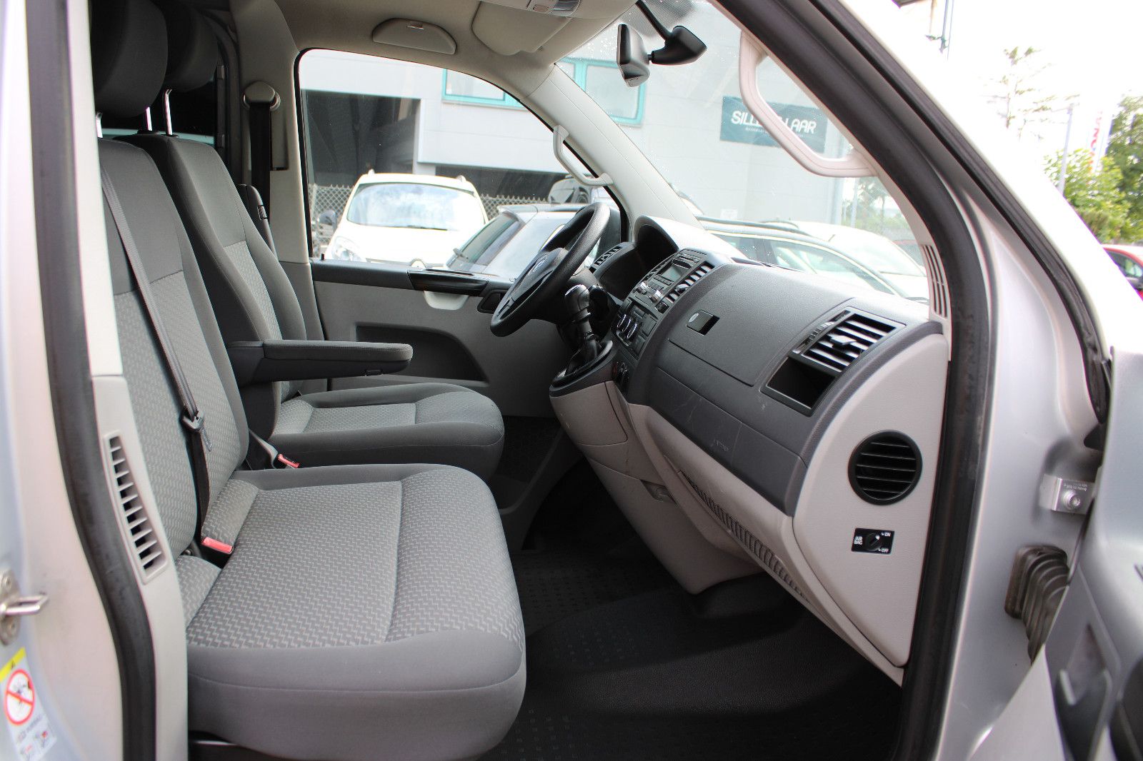 Fahrzeugabbildung Volkswagen T5 Transporter 9.Sitzer Lang 2.0TDI Klima
