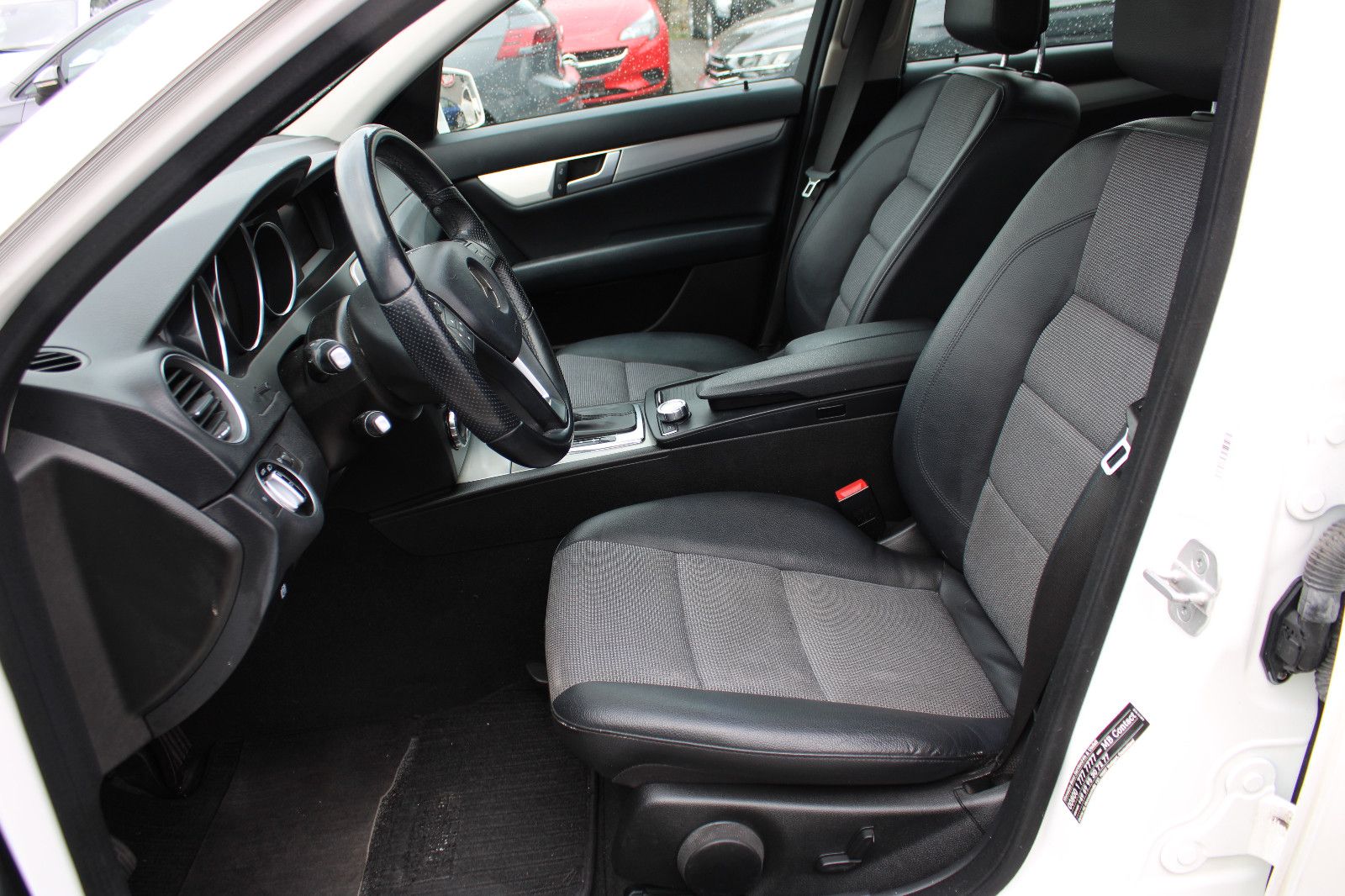 Fahrzeugabbildung Mercedes-Benz C 180 T Autom AVANTGARDE AHK,PDC,Schiebedach,SHZ