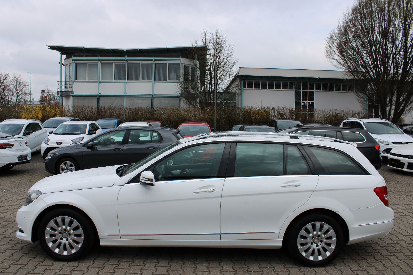 Fahrzeugabbildung Mercedes-Benz C 180 T Autom AVANTGARDE AHK,PDC,Schiebedach,SHZ