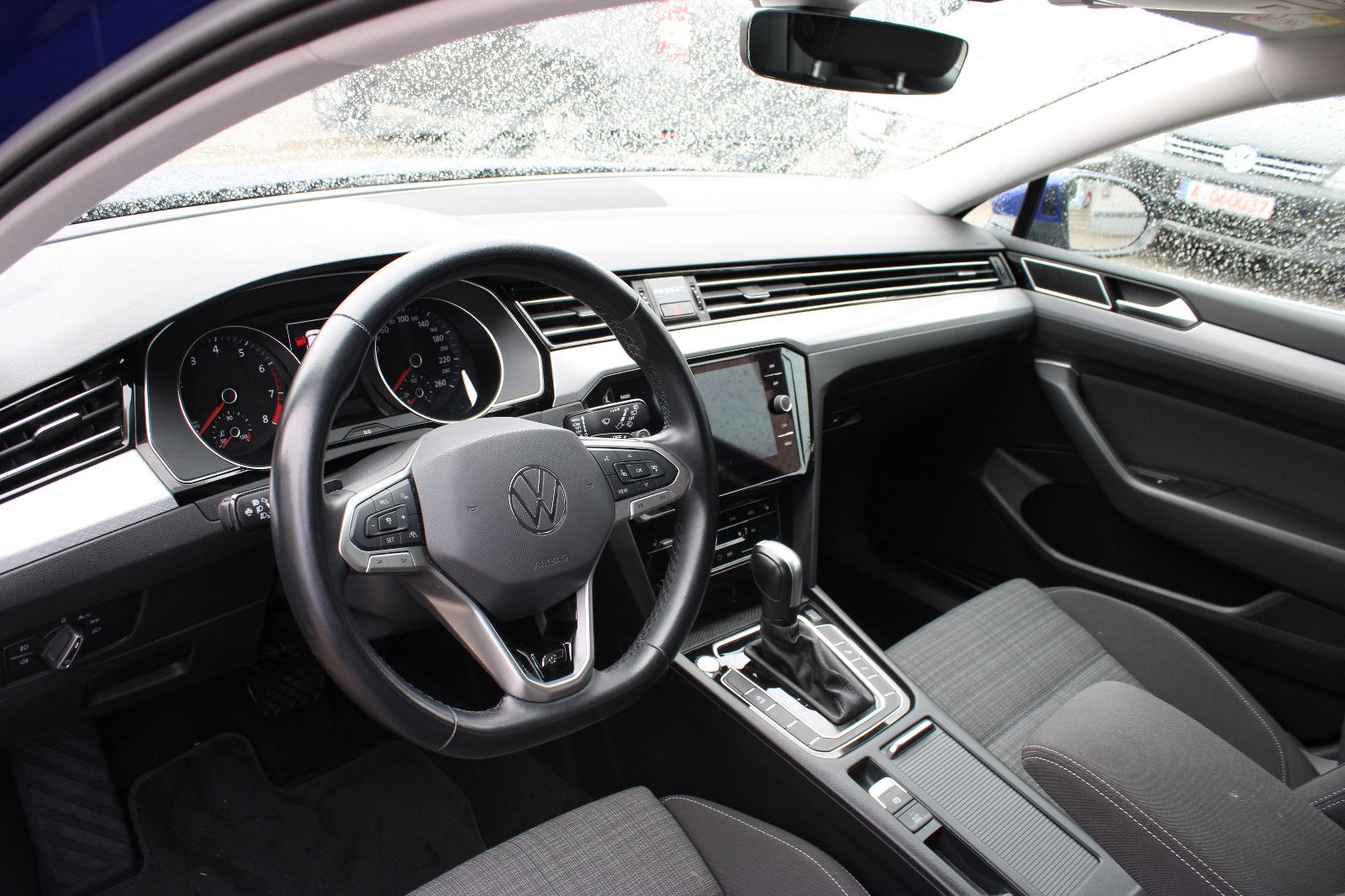 Fahrzeugabbildung Volkswagen Passat Variant 1.5 TSI DSG R-Line Navi,Kamera,PD