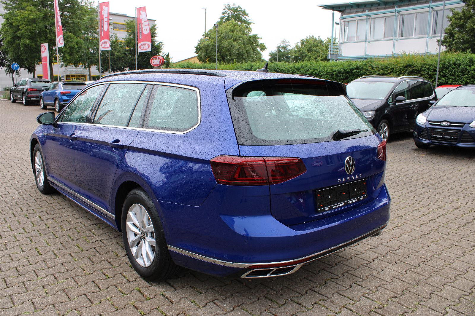 Fahrzeugabbildung Volkswagen Passat Variant 1.5 TSI DSG R-Line Navi,Kamera,PD